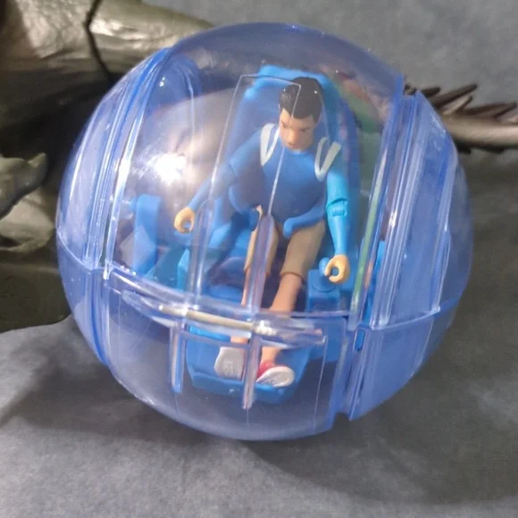 Jurassic World Camp Cretaceous Scorpios Rex with Gyrosphere - Picture 5 of 8